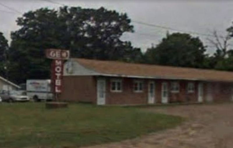 Gem Motel - 2008 Photo - Sign Still There (newer photo)